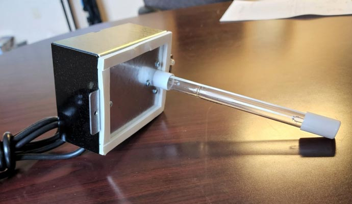 UV light air purification device
