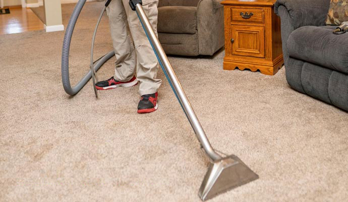 Professional worker cleaning carpet in Cincinnati