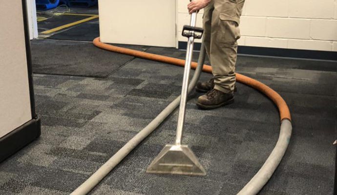 Commercial carpet cleaning service