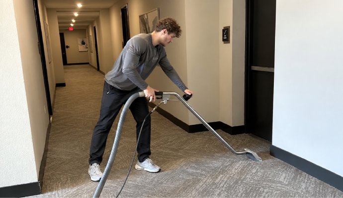 Professional carpet cleaning for hotel hallways