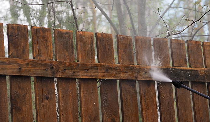 Fence cleaning service